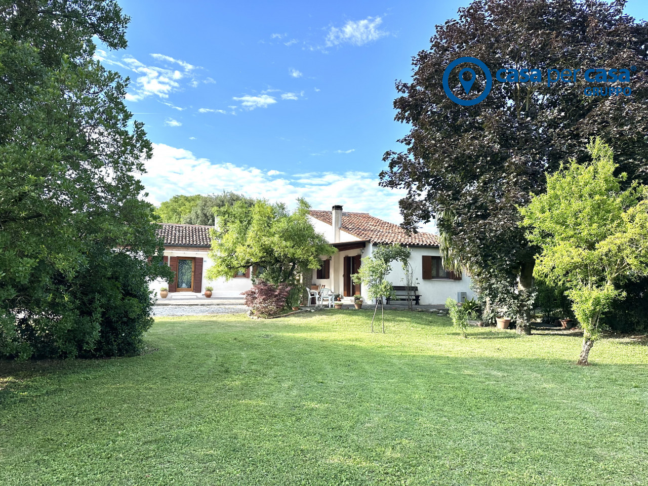 CASA SINGOLA RISTRUTTURATA IMMERSA NEL VERDE