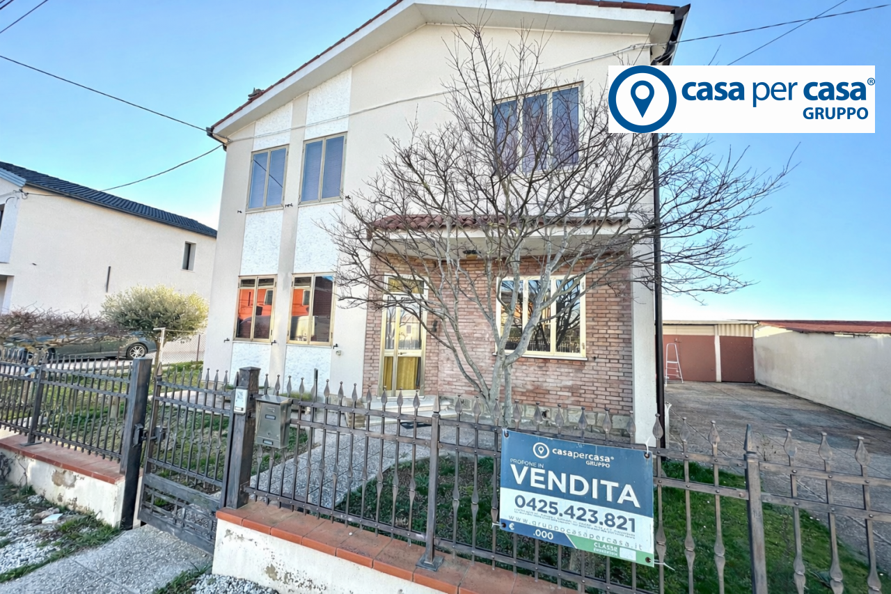 CASA SINGOLA CON SCOPERTO E GARAGE