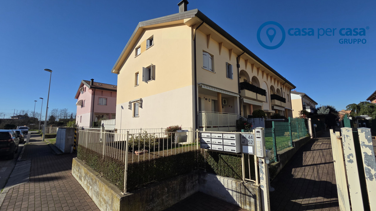 APPARTAMENTO RECENTE SU 2 LIVELLI CON TETTO IN LEGNO A VISTA