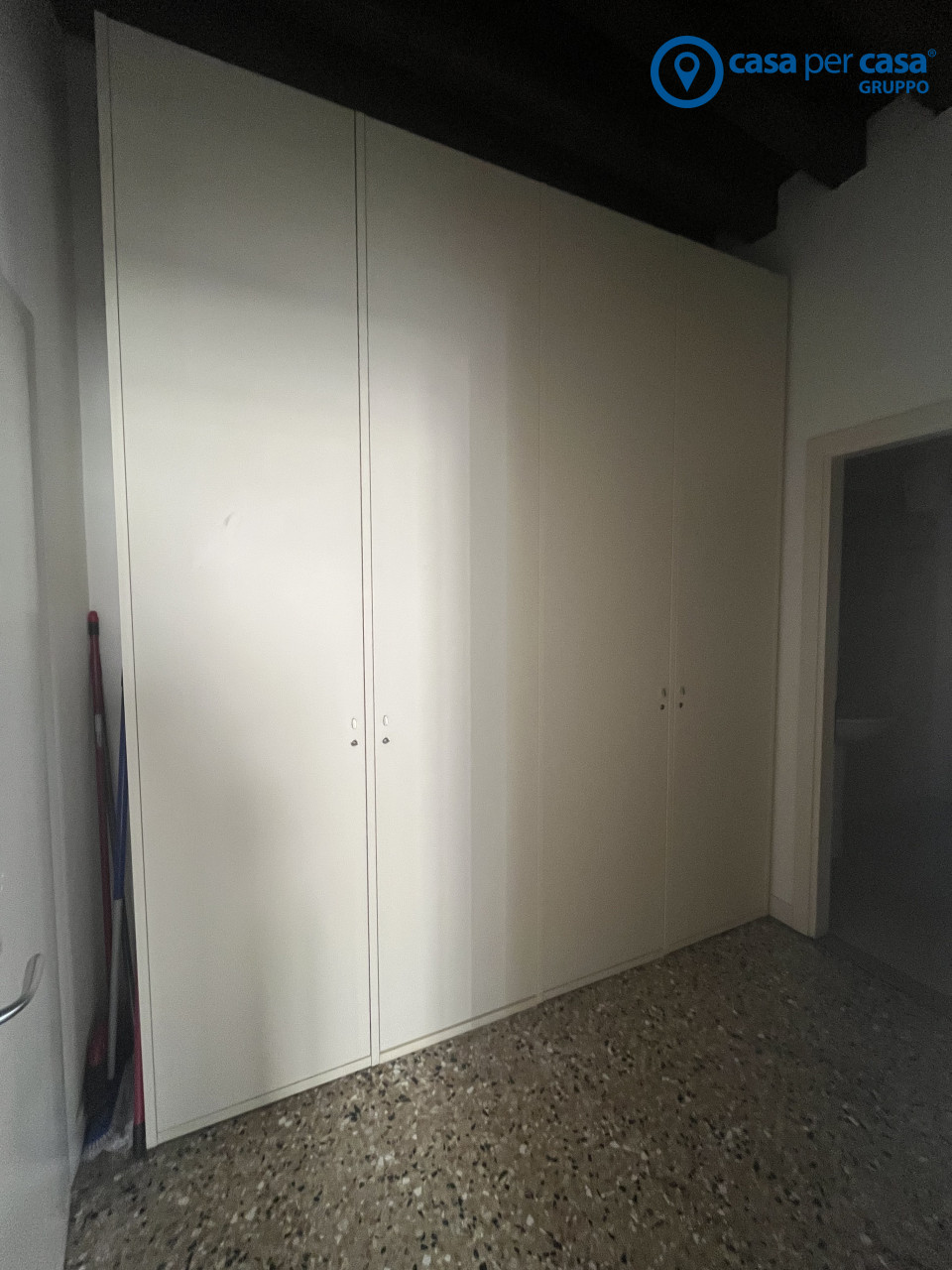 4990802 3