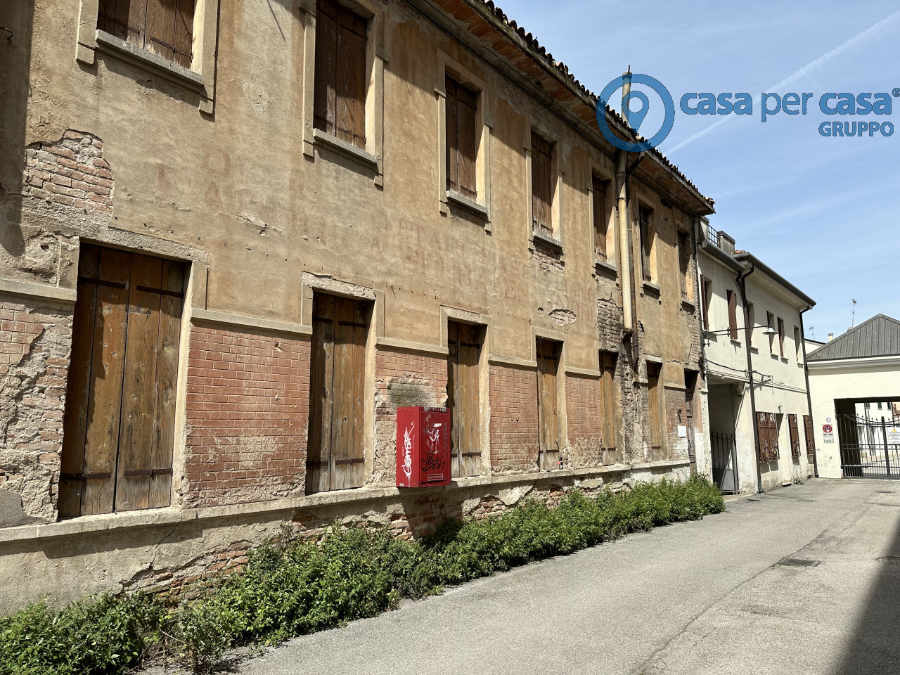 FABBRICATO IN CENTRO STORICO