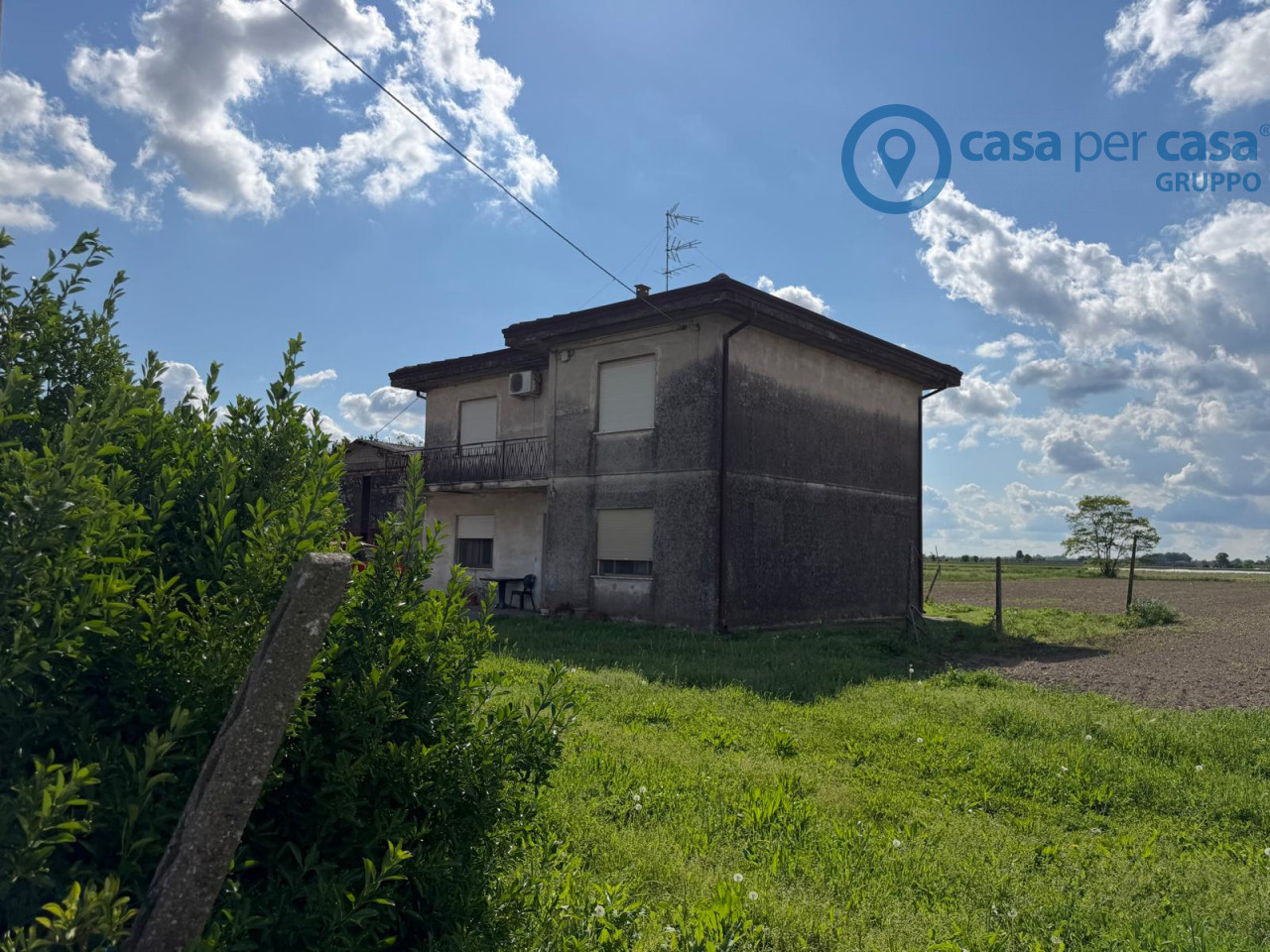 Casa singola con ampio scoperto e magazzino a Villafora, Badia Polesine