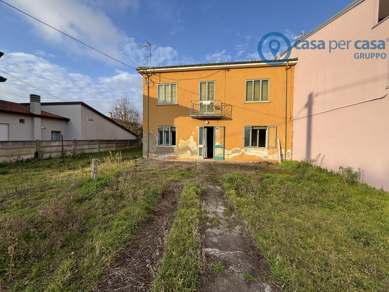 Casa accostata con ampio giardino e annessi a Mardimago