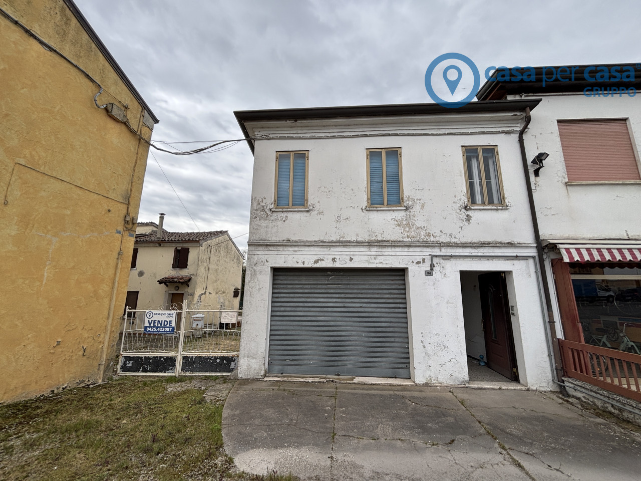 CASA ACCOSTATA CON GIARDINO A BOSARO