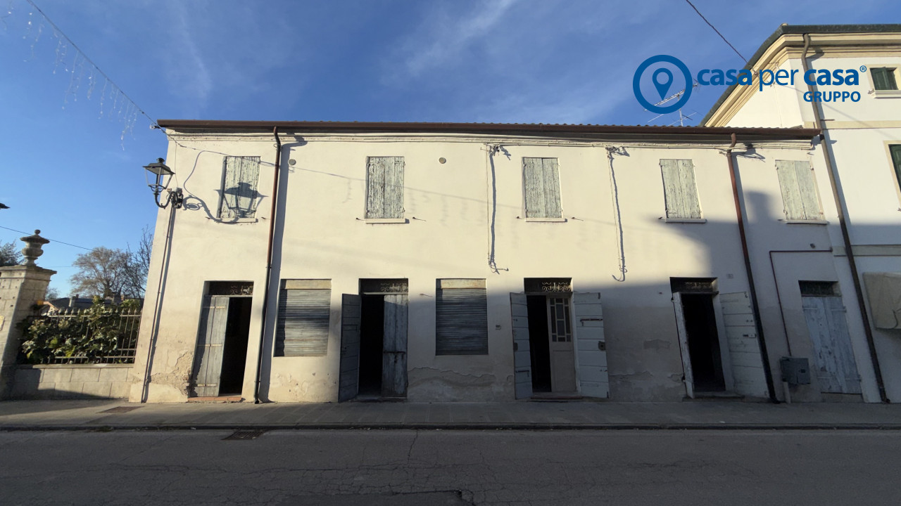 CASA ACCOSTATA, DA RISTRUTTURARE