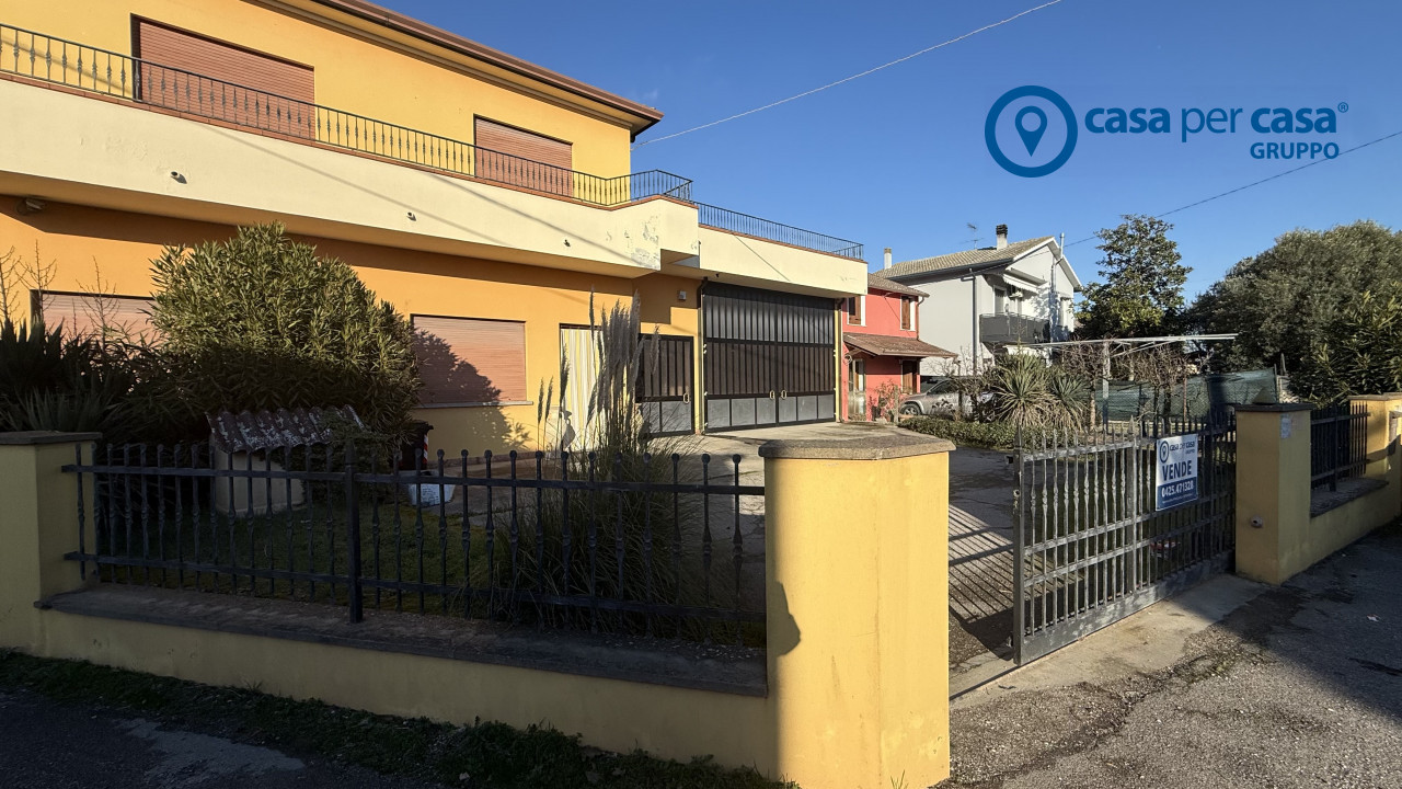 Casa singola con magazzino ad Arquà Polesine