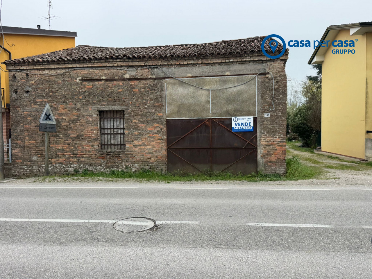 Magazzino con annesso recupero attrezzi da ristrutturare