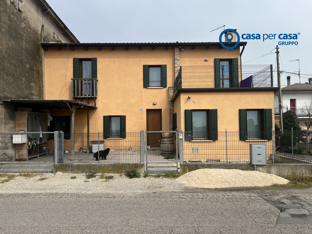 ABITAZIONE ACCOSTATA SU DUE LIVELLI CON SCOPERTO ESCLUSIVO