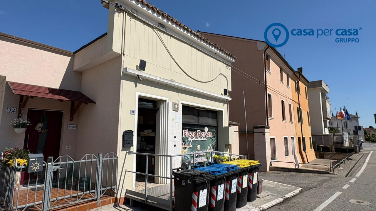 Locale commerciale in vendita a Costa di Rovigo