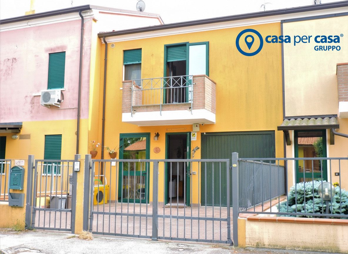 Villetta a schiera con giardino e garage