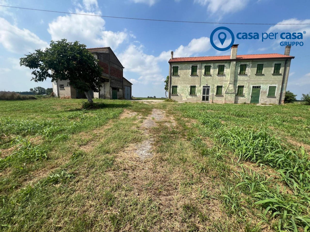 Casa singola con fienile e terreno agricolo di circa 16.000 mq