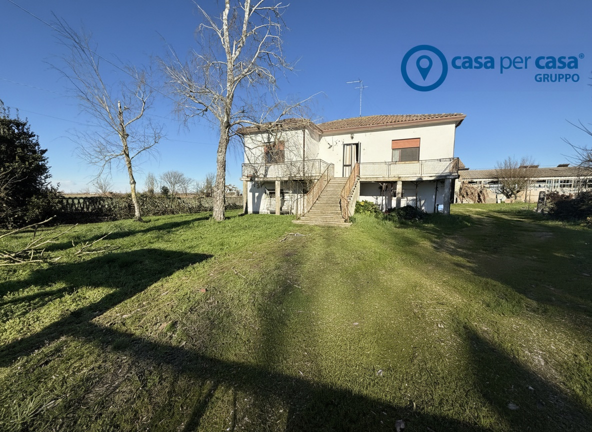 Casa singola con giardino e garage